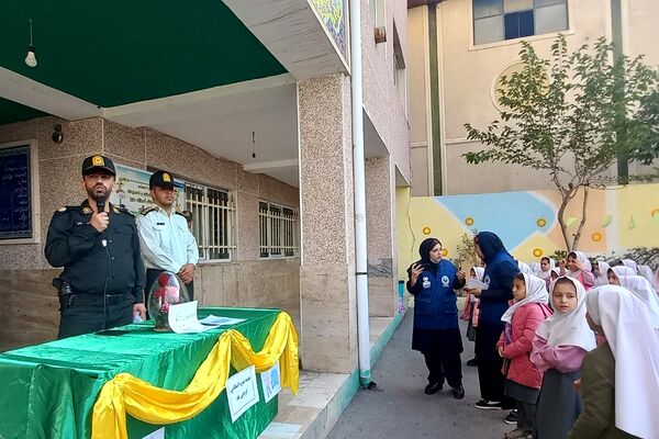 گرامیداشت هفته نیروی انتظامی در مدارس رودهن 