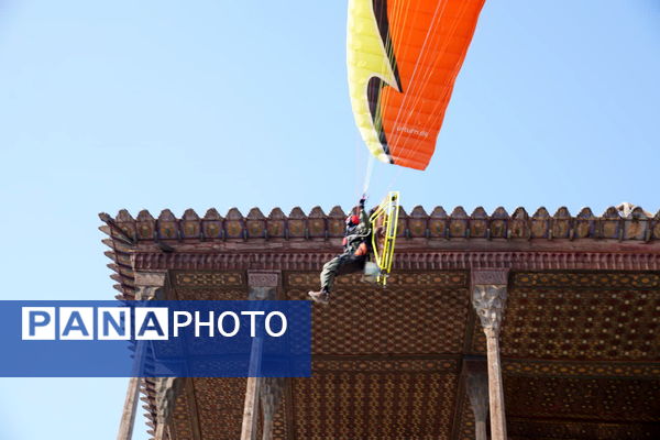 بازدید مدیرکل آموزش و پرورش از غرفه اداره‌کل نوسازی مدارس استان اصفهان در راهپیمایی 22 بهمن
