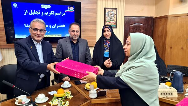 مراسم تجلیل از خانواده‌های شهدا در آموزش و پرورش گلستان