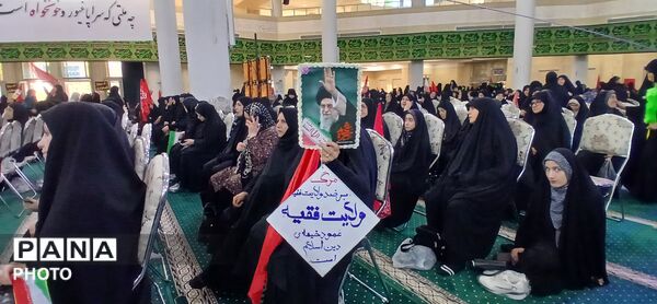 آیین بزرگداشت رهبر شهید انقلاب اسلامی در مصلای خاتم‌الانبیا(ص) زنجان 