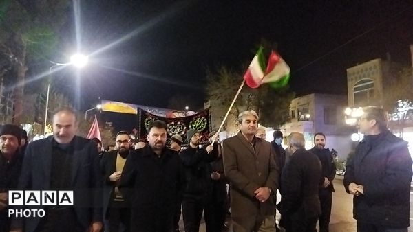 اجتماع خانوادگی فرهنگیان نیشابور در خیابان امام خمینی 