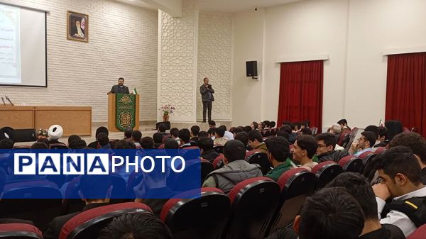 نشست صمیمی جوانان با حضرت آیت الله نورمفیدی