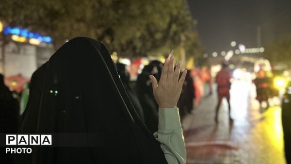 پرچم، محور تجمع‌های شبانه مردم مشهد