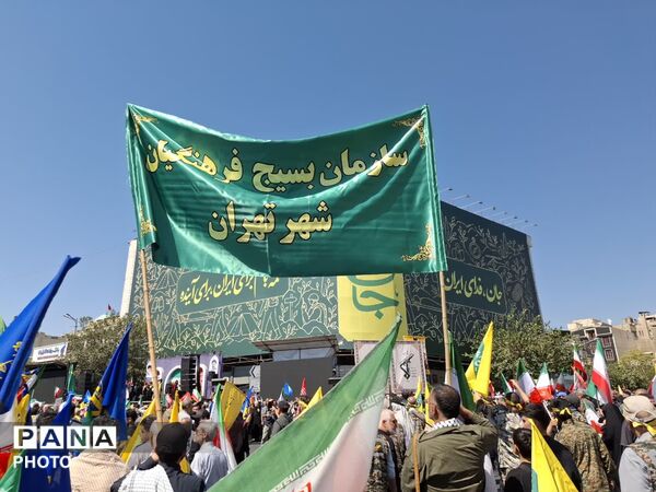 رزمایش ۳۱۳ هزار نفری «جان‌فدایان ایران» در تهران