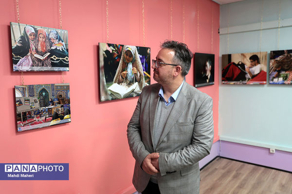 بازدید مدیر روابط عمومی بیمه معلم از نمایشگاه نوراوی اعتکاف