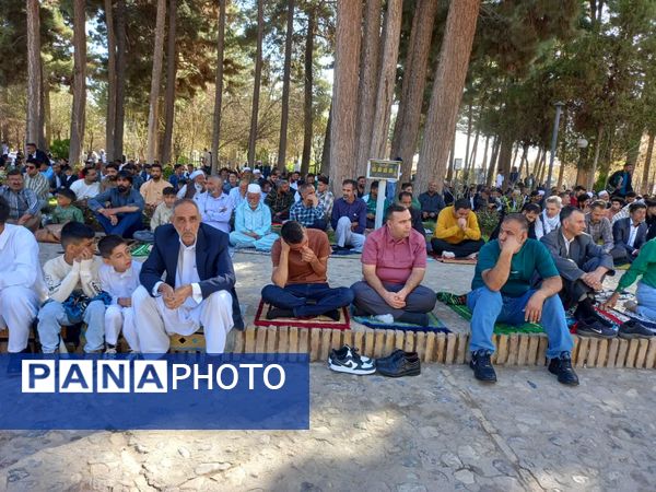 اقامه نماز عید فطر با حضور گسترده مردم اهل سنت تربت جام