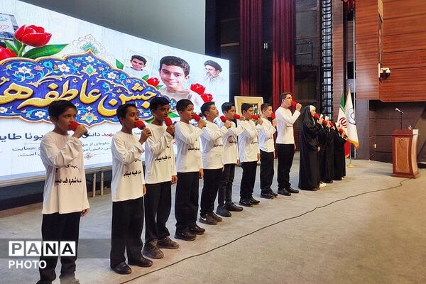 توزیع یک‌هزار بسته تحصیلی در جشن عاطفه‌های شهرقدس