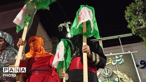 به یادِ ناله‌هایی که در خرابه به زنجیر کشیده شد