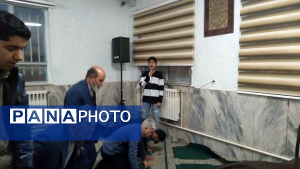 ضیافت ساده اما آسمانی به همت مسئولین دبیرستان سرآمد ناصر ناحیه ٧ مشهد برگزار شد