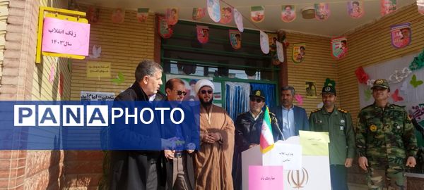 زنگ انقلاب در  مدارس شهرستان ملکان به صدا درآمد