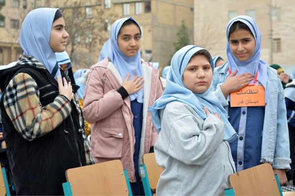 حضور خادمان رضوی در مدرسه قدر بهارستان‌دو