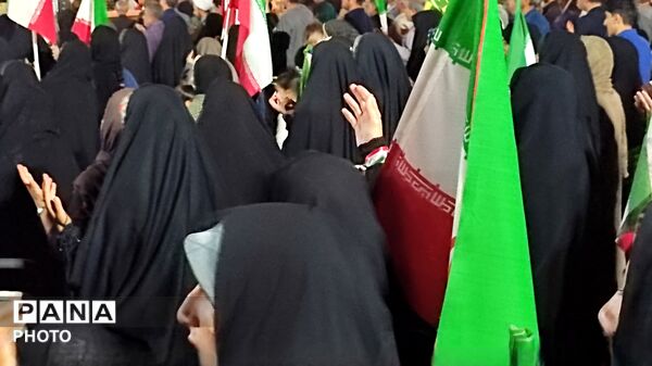 حماسه حضور مردم در جشن میلاد امام مهربانی ها