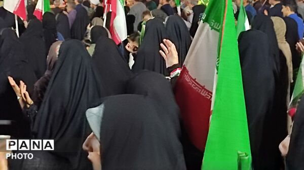 حماسه حضور مردم در جشن میلاد امام مهربانی ها