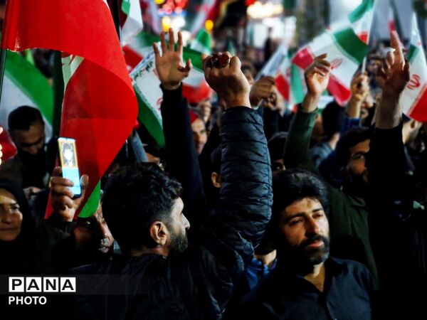 نسل نو در گلوگاه پای کار وطن