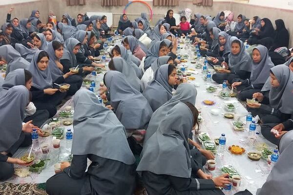 اردوی افطار تا سحر در دبیرستان دخترانه معرفت کهریزک 