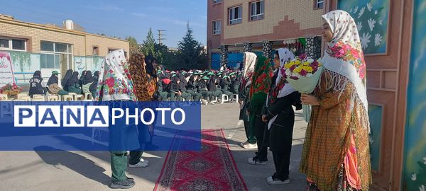 برگزاری ویژه‌ برنامه هفته فرهنگی در دبیرستان حضرت فاطمه‌زهرا(س) شهرستان فیروزکوه