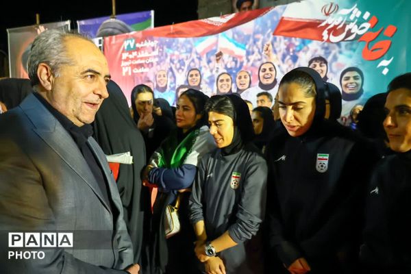 بانوان ملی پوش فوتبال در جمع تجمعات مردمی تبریز برای وطن