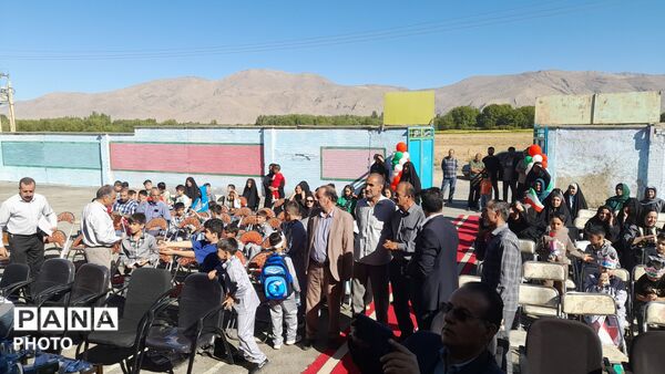 جشن شکوفه‌ ها در دبستان پسرانه شهید رجایی شهرستان سلسله 