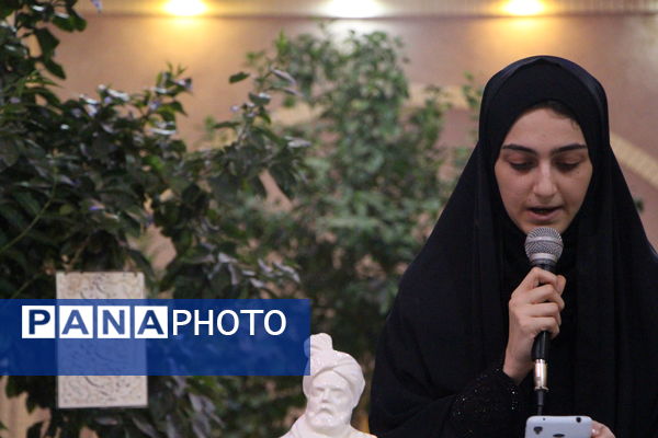 محفل شعر در سازمان دانش‌آموزی یزد 