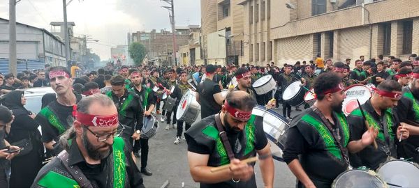 استقبال عزاداران حسینی از کاروان نمادین اسرای کربلا در قم