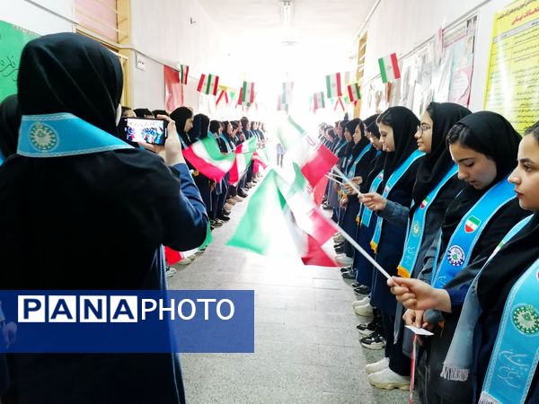 جشن انقلاب در دبیرستان حضرت فاطمه (س) و هنرستان عفاف، شهر تیتکانلو