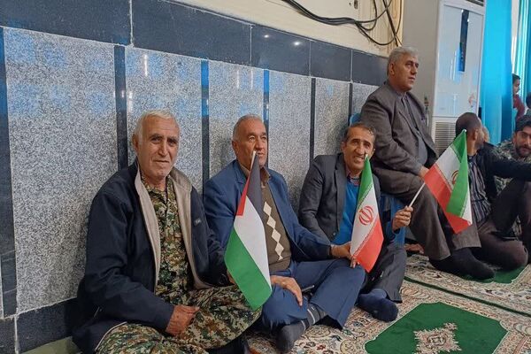 حضور پرشور دانش‌آموزان و فرهنگیان بخش دیشموک در گرامیداشت یوم‌الله 9 دی