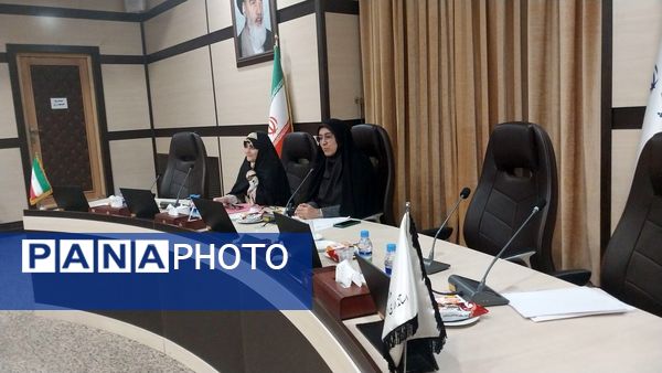 کارگروه دختران نواجوان و جوان مشهد با مشاور معاون رئیس جمهور در امور زنان وخانواده 