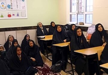 دومین جلسه انجمن اولیا و مربیان در دبیرستان مادرمهربان خلیل آباد