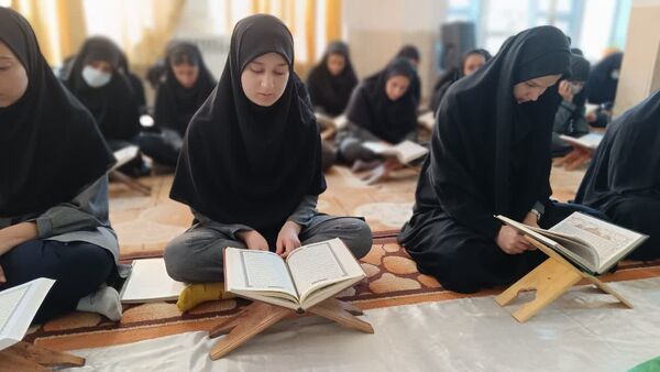 محفل انس با قرآن در مدرسه نمونه الزهرا ( س) یاسوج به‌مناسبت یادبود سیدحسن نصرالله