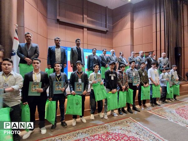 تجلیل از برگزیدگان استانی پژوهش سراها