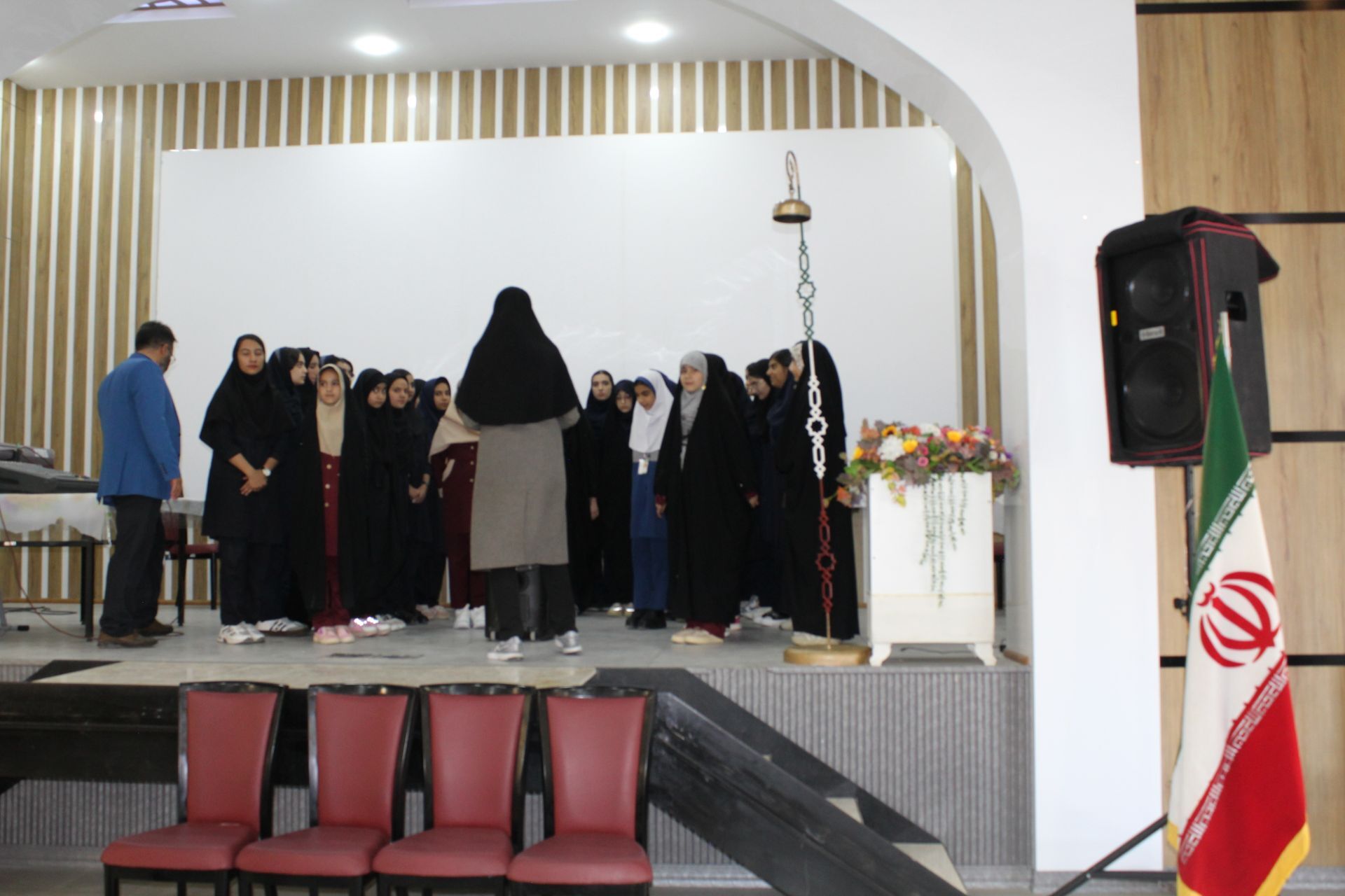 وقتی صدای خبرنگاران پانا به احترام معلمان بلند شد