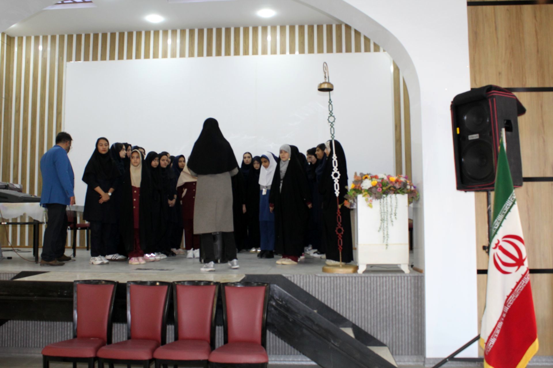 وقتی صدای خبرنگاران پانا به احترام معلمان بلند شد