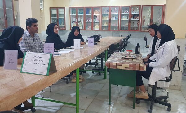 مسابقات آزمایشگاهی مدارس پارسیان