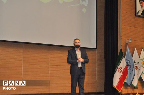 همایش تاب‌آوری زوجین جوان در زندگی مشترک در تالار شهر مشهد مقدس