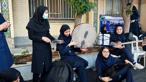 برگزاری رویداد شادی به رنگ ایثار در دبیرستان شاهد عصمت ناحیه ۳ کرج