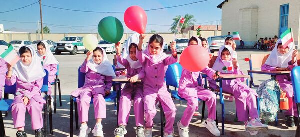 نواخته شدن زنگ مهر در شهرستان قلعه‌گنج