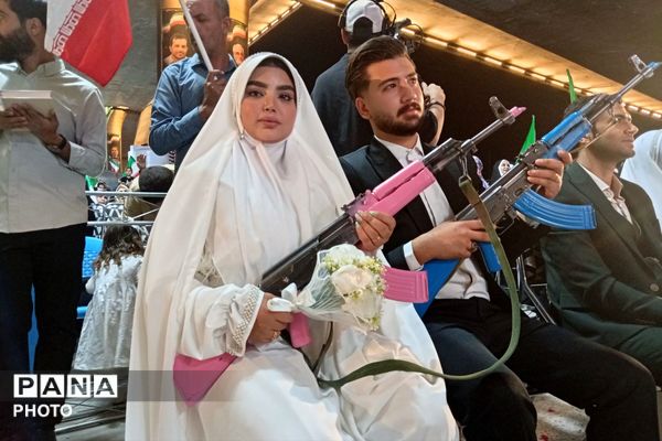 جشن ازدواج ۱۴ زوج جوان در میدان معلم شیراز