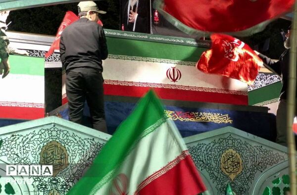 عطر حضور در تابوت‌های خالی شهدا