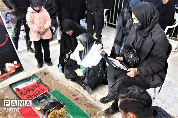 آیین خاکسپاری کودک شهید سه ساله جنگ رمضان در قم