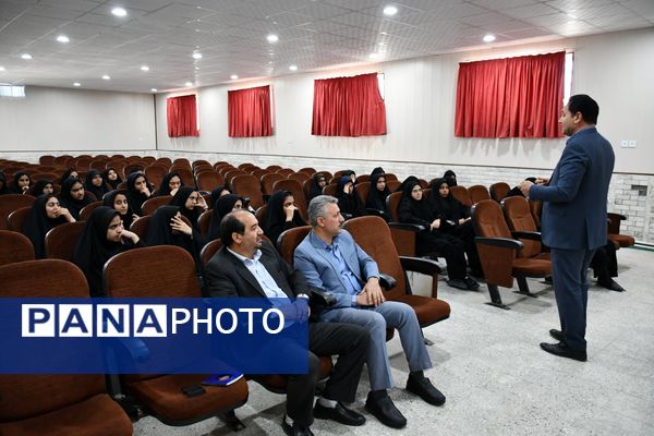 بازدید مدیر آموزش و پرورش مه ولات از دبیرستان شبانه روزی فرزانگان 