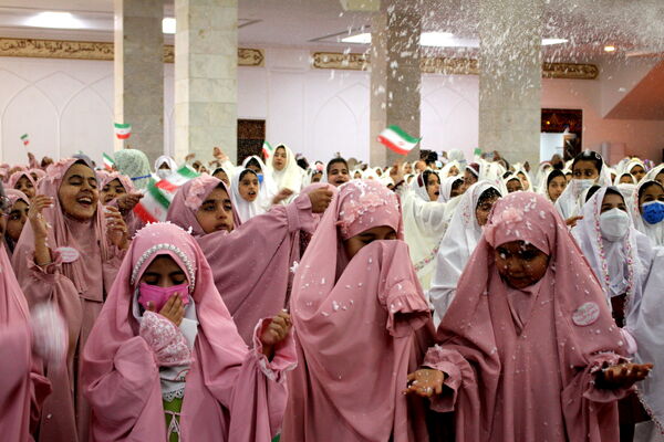 جشن تکلیف ۵۰۰۰ دانش‌آموز دختر بندرعباسی 