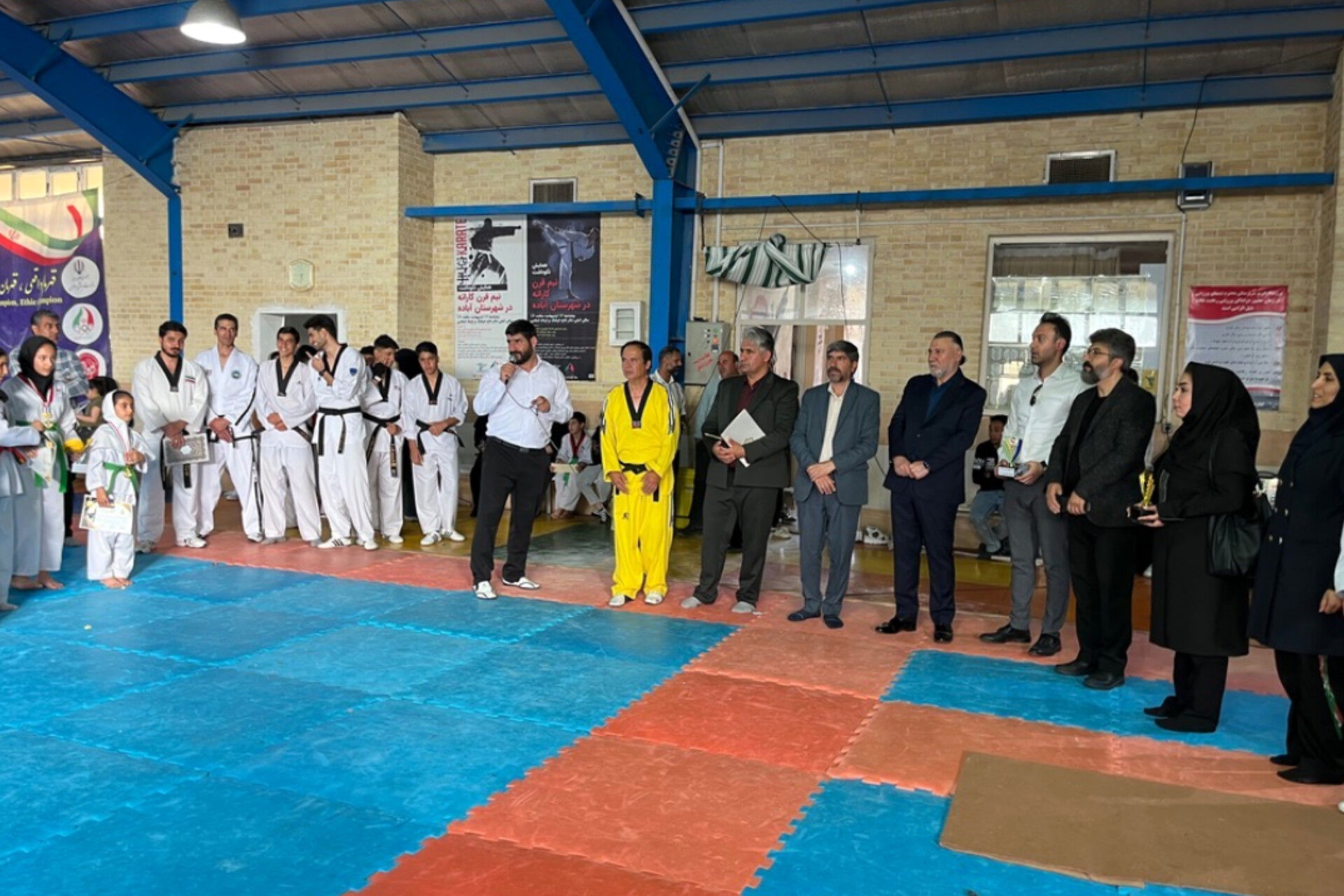 تجلیل از خیرخانه تکواندو آباده و اهدا مدال به تکواندوکاران مسابقات استانی