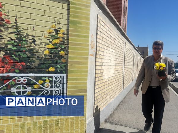 جشن روز معلم در دبستان عذرا پورشهریاری با برنامه های ویژه برگزار شد