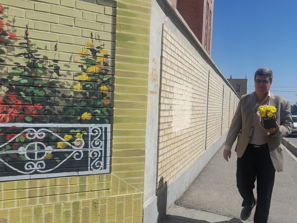 جشن روز معلم در دبستان عذرا پورشهریاری با برنامه های ویژه برگزار شد