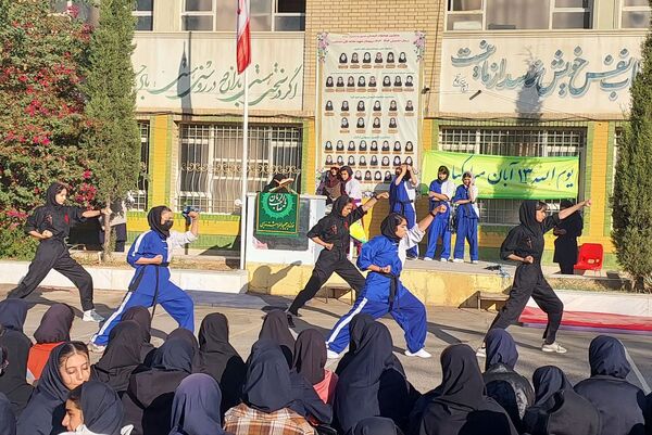 گرامیداشت روز دانش آموز در دبیرستان شهید محمد تقی دستغیب
