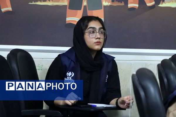 بازدید خبرنگاران پانا ناحیه یک و دو یزد از مرکز شماره ۹ آتشنشانی یزد