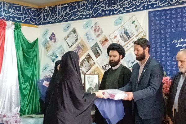 برگزاری اختتامیه نمایشگاه مدرسه انقلاب، در دبیرستان حضرت معصومه(س) شهرستان فیروزکوه