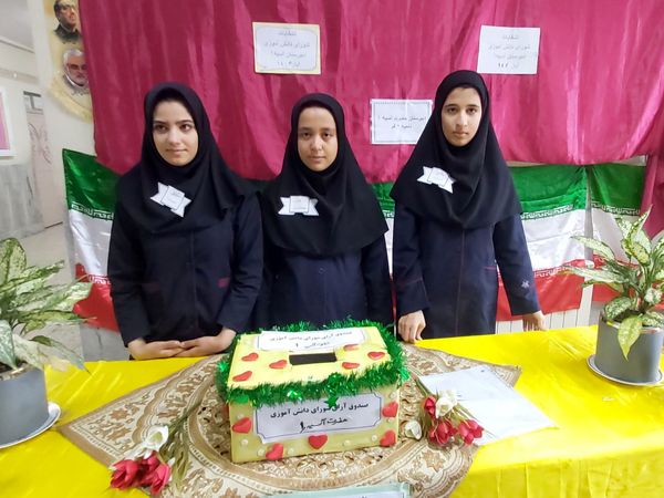 جلوه‌هایی از انتخابات شورای دانش‌آموزی در مدرسه حضرت آسیه(س) قم