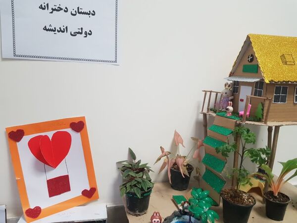 نمایشگاه آثار پژوهشی دانش آموزان رودهن