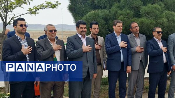 غبار روبی مزار شهدا در قوچان 